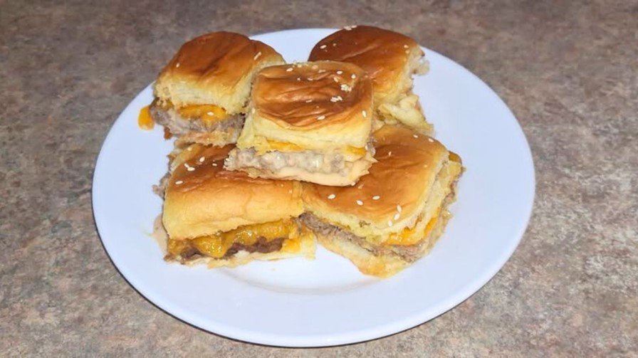 cheeseburger sliders-moveyuhhand